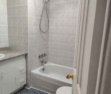 4 1/2 St. Leonard Viau/Lavoisier $1500 - Photo 2