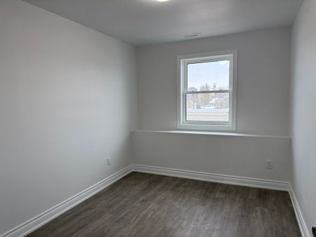 For Lease - 214 Durham Street Unit# 2, Brockton, Ontario - Photo 2