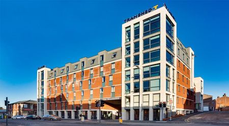 1 bedroom in a flat share to rent - Photo 3