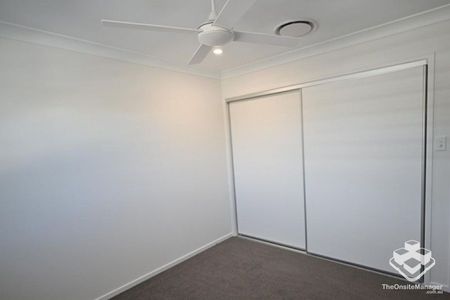 LUXURY 4 BEDROOM TOWNHOUSE 2 LIVING AREAS - Photo 2