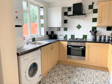 🏡 HMO Property in Tottenham, N17 🏡 Room 5 - Photo 2