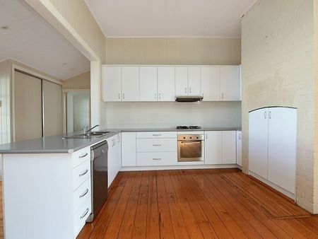 176 Campbell St Toowoomba City - Photo 3