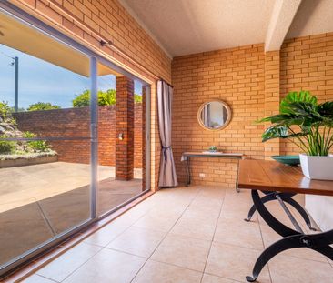 Two-bedroom apartment with Lighthouse Beach views - Photo 2