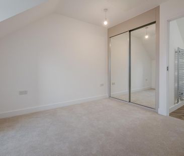 4 bedroom semi-detached house to rent - Photo 3