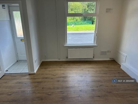 2 bedroom terraced house to rent - Photo 3