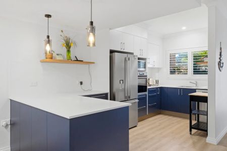 Rare Beachside Lifestyle Opportunity - Fully Furnished Water included in Lease - Swimming Pool in Complex - Photo 3