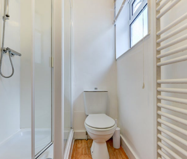 Brading Road Room 4 - Photo 3