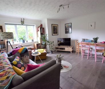 CLOSE TO MET LINE - Photo 6