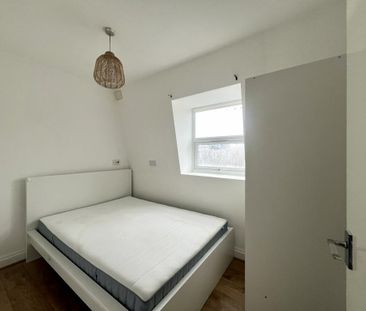 3 bedroom flat to rent - Photo 2