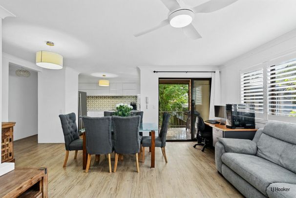 RENOVATED TWO BEDROOM BEACHSIDE APARTMENT - Photo 1