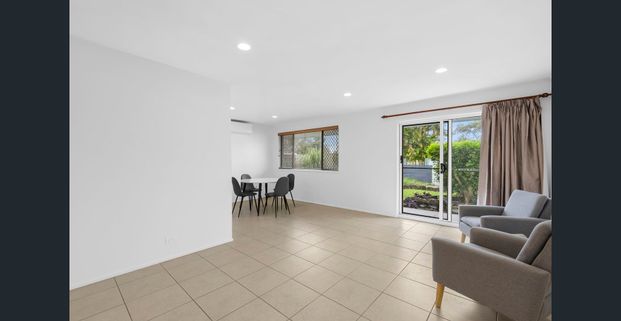 Walk to the beach, local cafes, and within the sought-after PBC catchment zone - Photo 1