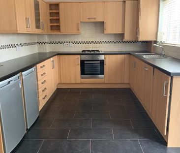 3 bedroom semi-detached house to rent - Photo 3