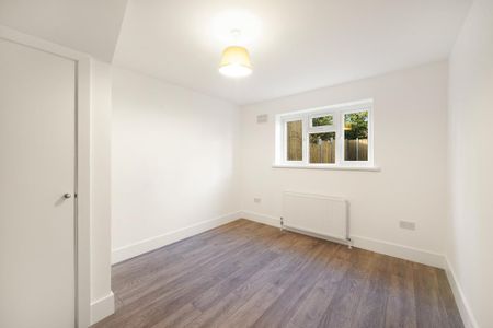 4 bedroom detached house to rent - Photo 2