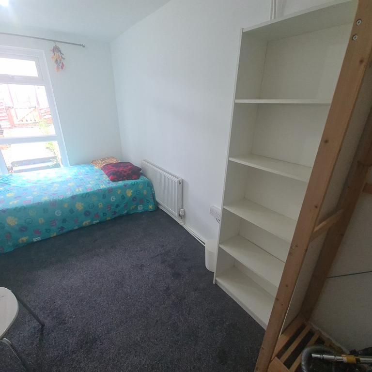 4 bedroom house to rent - Photo 1