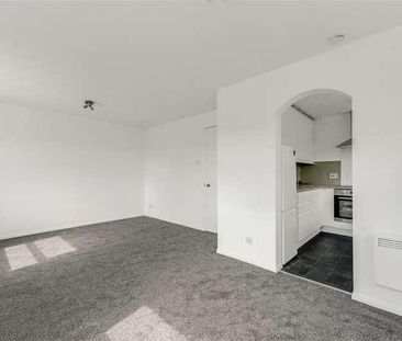 Chigwell Lane, Loughton, IG10 - Photo 2