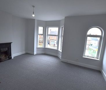 Large 4 bedroom semi detached house - Photo 3