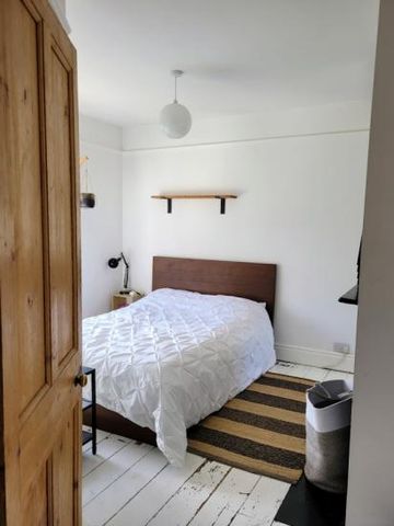 Monday–Friday Let – Lovely Double Room in Family Home, Aldershot (GU11) - Photo 2