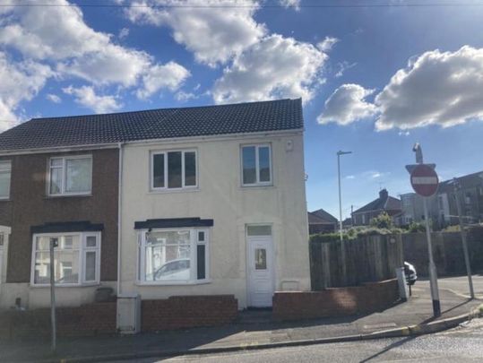 3 bedroom end of terrace house to rent - Photo 1