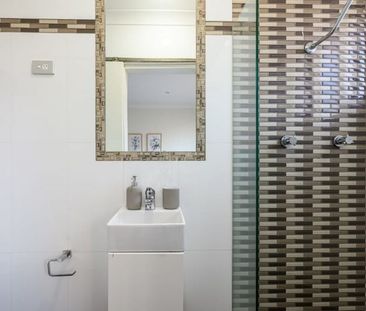 Sunlit Coastal Living Opposite Reserve, Walk to Maroubra Beach - Photo 6