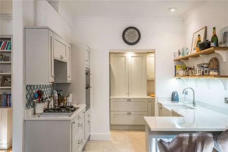 Luxury Two-Bedroom Apartment | Clifton Village | Exceptional Finish & Prime Location. - Photo 5