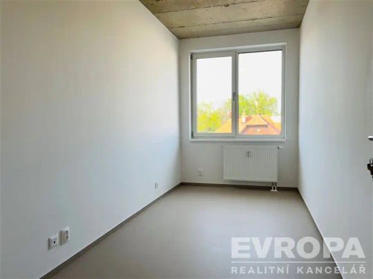 Pronájem nového nevybaveného moderního bytu 4+1, 67,7 m - Photo 1