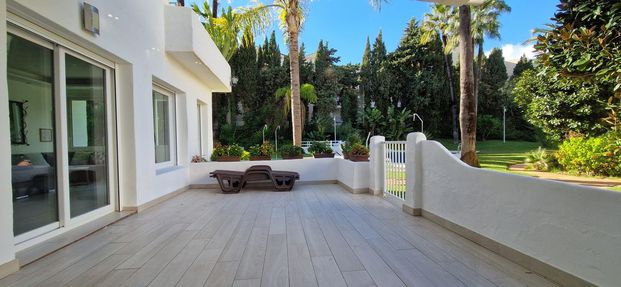 Apartment in Puerto Banús, Costa del Sol - Photo 1