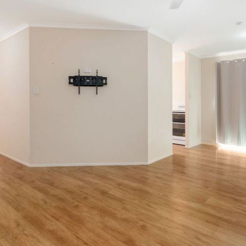 Charming Family Home in Peaceful Edens Landing - Perfect Blend of Comfort and Convenience - Photo 1