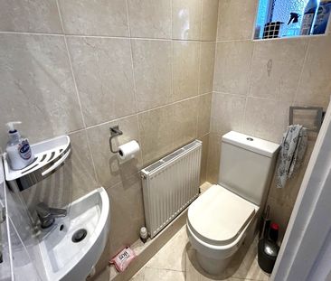 Caselden Close, Addlestone, Surrey, KT15 - Photo 2