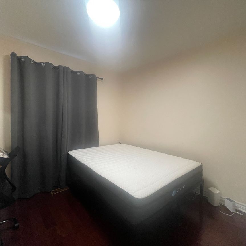 For Lease - 2 Bearwood Street, Brampton, Ontario - Photo 2