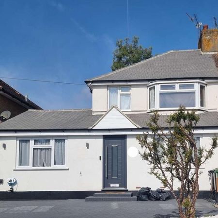 St Annes Road, London Colney, AL2 - Photo 4