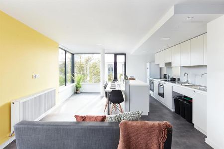 1 bedroom in a flat share to rent - Photo 2