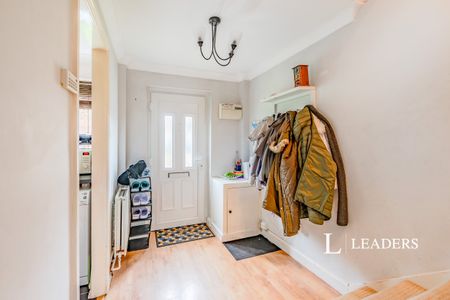 3 bedroom mid-terrace to rent Sycamore Drive - Photo 3
