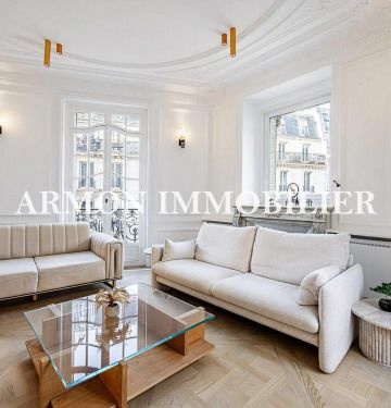 Appartement • Trudaine-Maubeuge - Photo 2