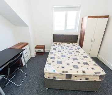 Burchett Grove, Woodhouse, Leeds - Photo 1