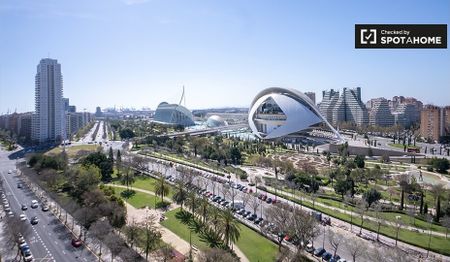 Passeig de lAlbereda, Valencia, Valencian Community 46023 - Photo 2