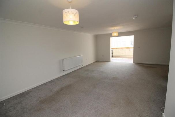4 bedroom terraced house to rent - Photo 1