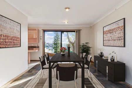 Spacious Five-Bedroom Family Home with Water Views – Prime Blakehurst Location - Photo 3