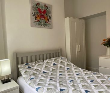 3 Bed Terraced House, Salford, M6 - Photo 6