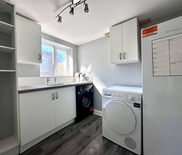 3 bedroom semi-detached house to rent - Photo 3