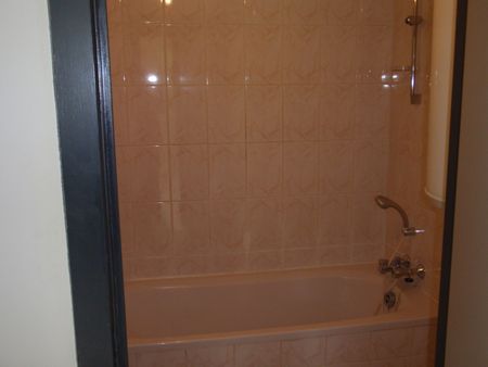 Lumineux appartement 2ch+jardin+parking à 1420 Braine-l'Alleud  Loyer: 1 100 € - Foto 4