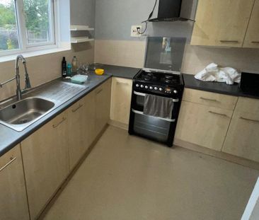 3 bedroom semi-detached house to rent - Photo 6