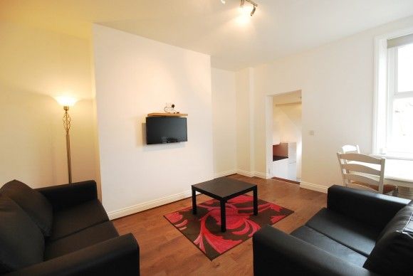 3 Bed - Amble Grove, Sandyford - Photo 1