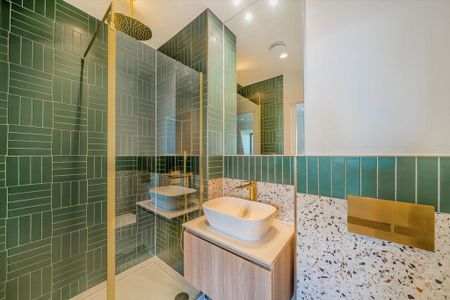 3 bedroom flat to rent - Photo 4