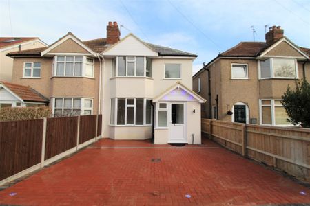 3 bedroom Semi-detached house to rent - Photo 3
