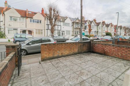 4 bedroom terraced house to rent - Photo 5
