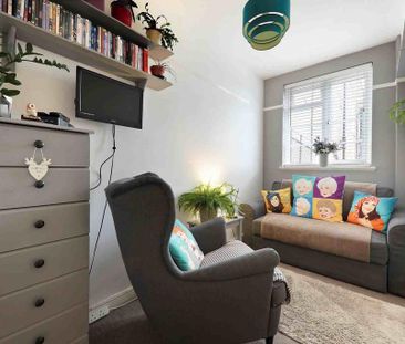 2 bedroom flat to rent - Photo 2