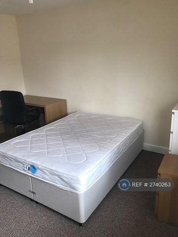 4 bedroom terraced house to rent - Photo 2