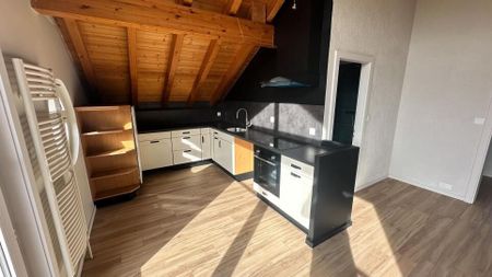 Beautiful apartment on the 1st floor of a villa in a neighborhood close to all amenities. - Photo 3