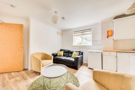 6 bedroom house to rent - Photo 2