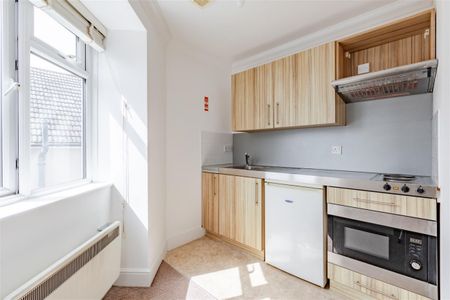 Cambridge Road, Eastbourne - Photo 3